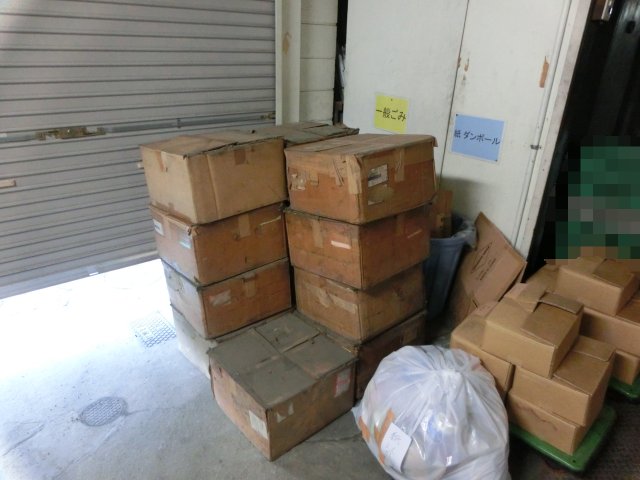 廃棄予定の段ボール箱です。 廃棄予定の段ボール箱です。