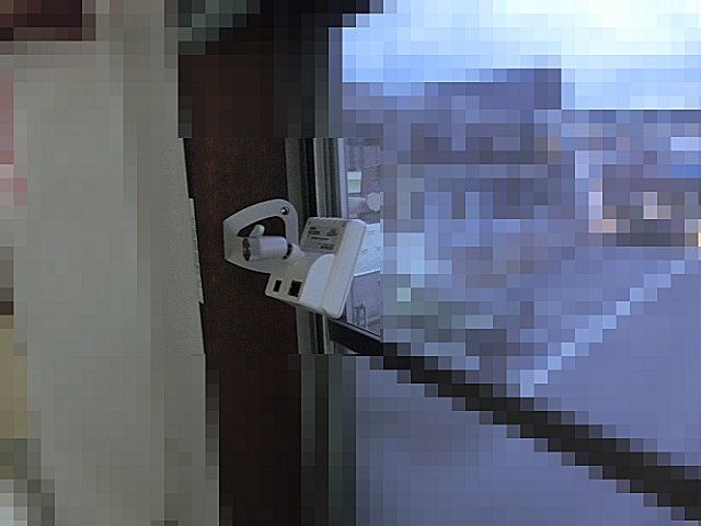 賊を睨み付けるネットカメラです。 賊を睨み付けるネットカメラです。