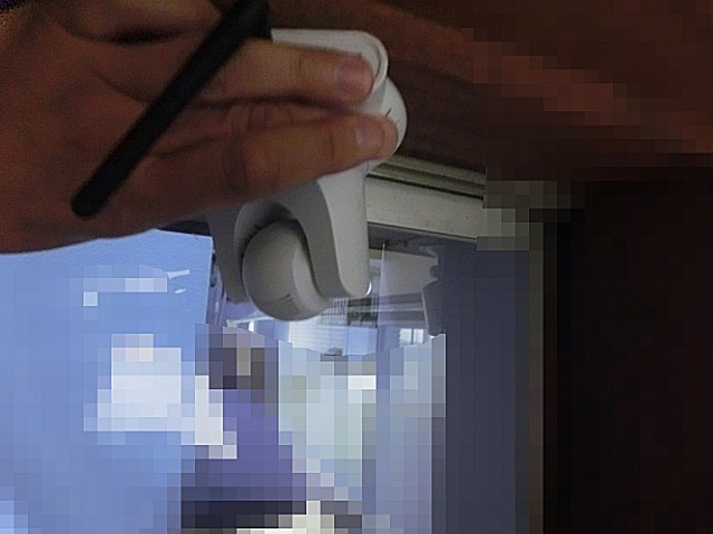 リモートでパンチルトさせて広範囲に監視します。 リモートでパンチルトさせて広範囲に監視します。