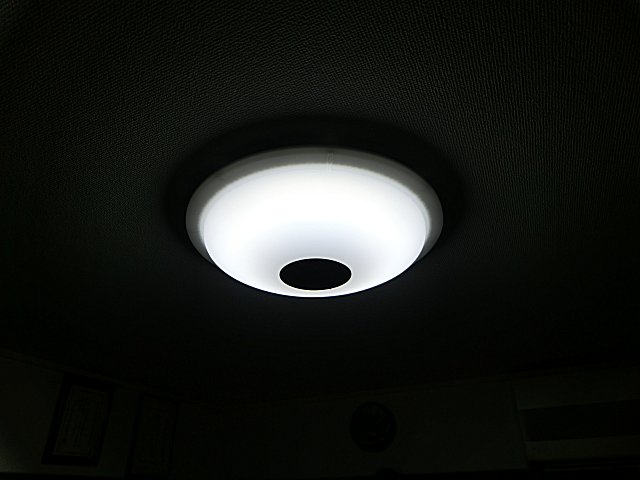 LEDシーリングライトに交換完了。 LEDシーリングライトに交換完了。