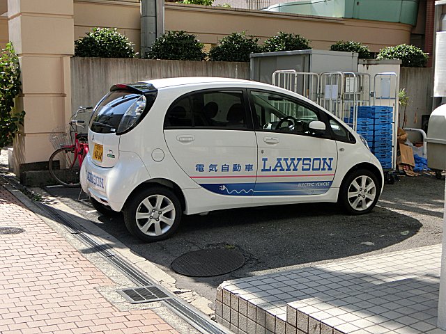 ローソンの電気自動車です。 ローソンの電気自動車です。