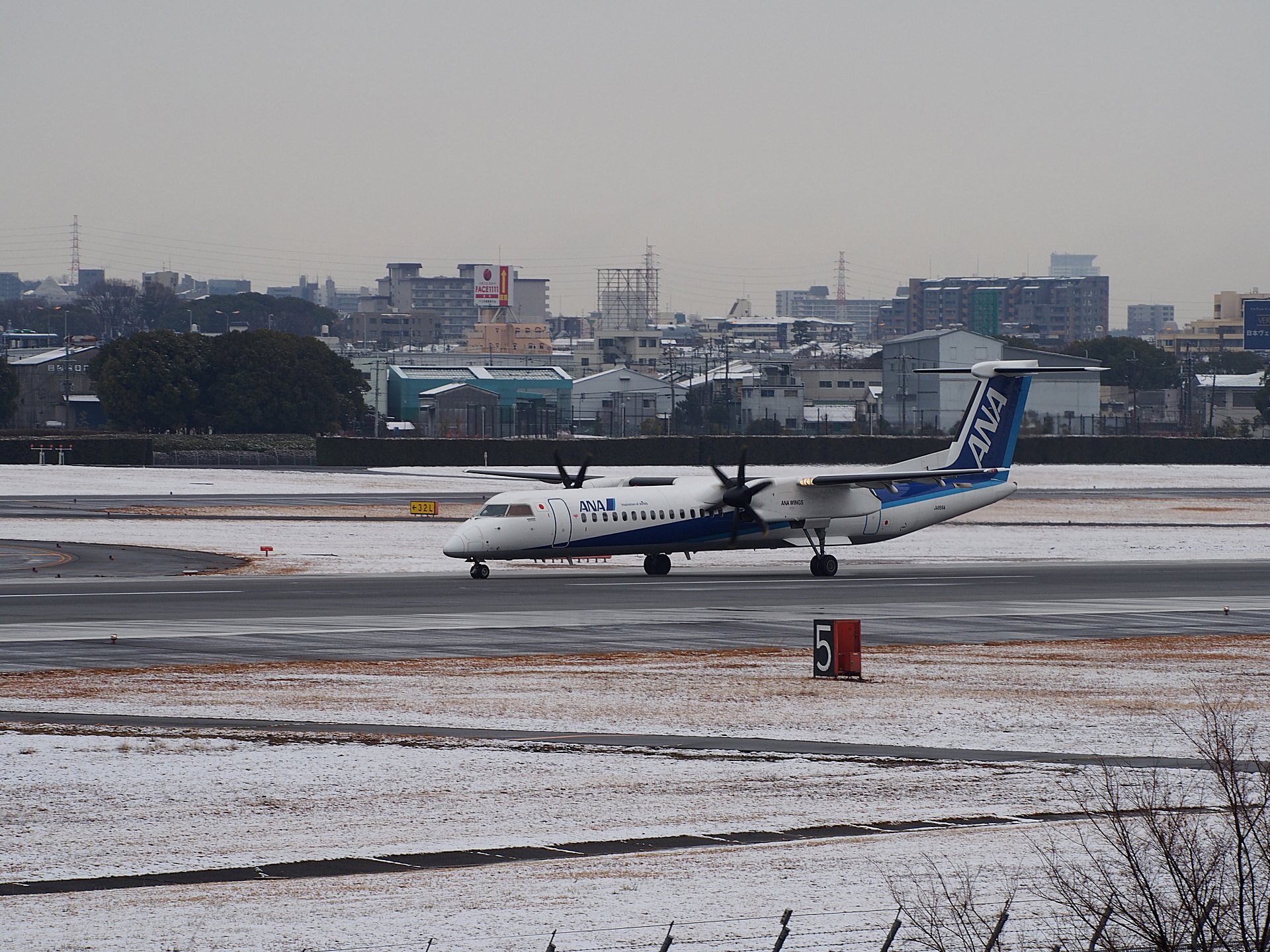 ANA DHC-8-Q400(JA843A)Φ(32L)