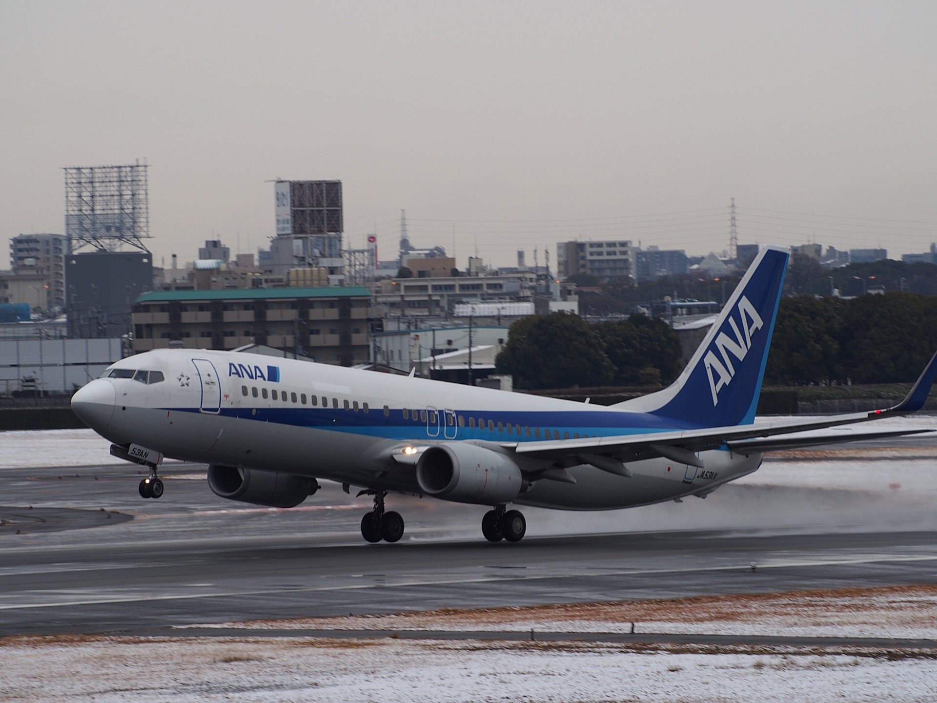 ANA B737-800(JA53AN)ΥΦ(32L)