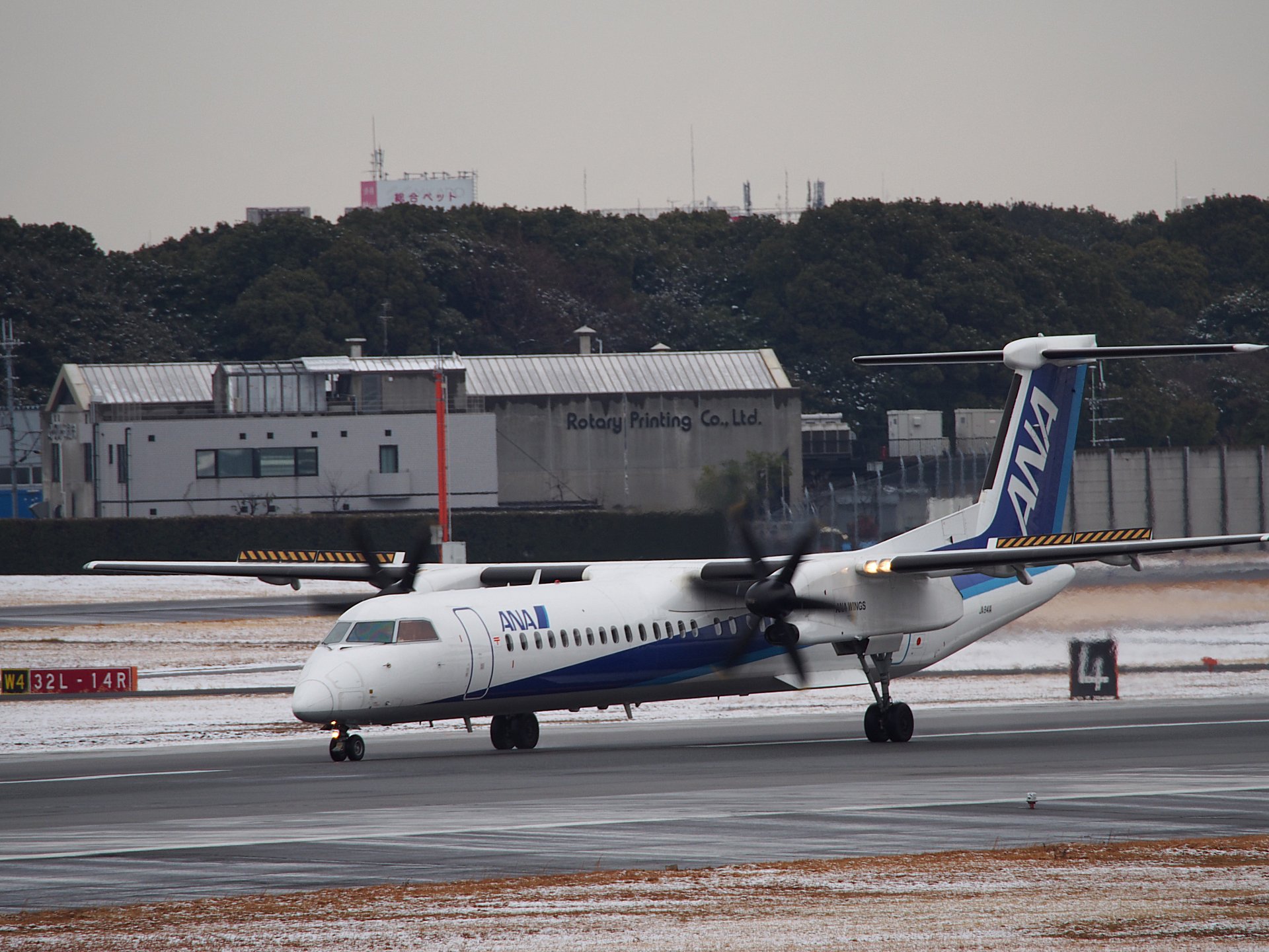 ANA DHC-8-Q400(JA841A)ΤդФͤΦ(32L)