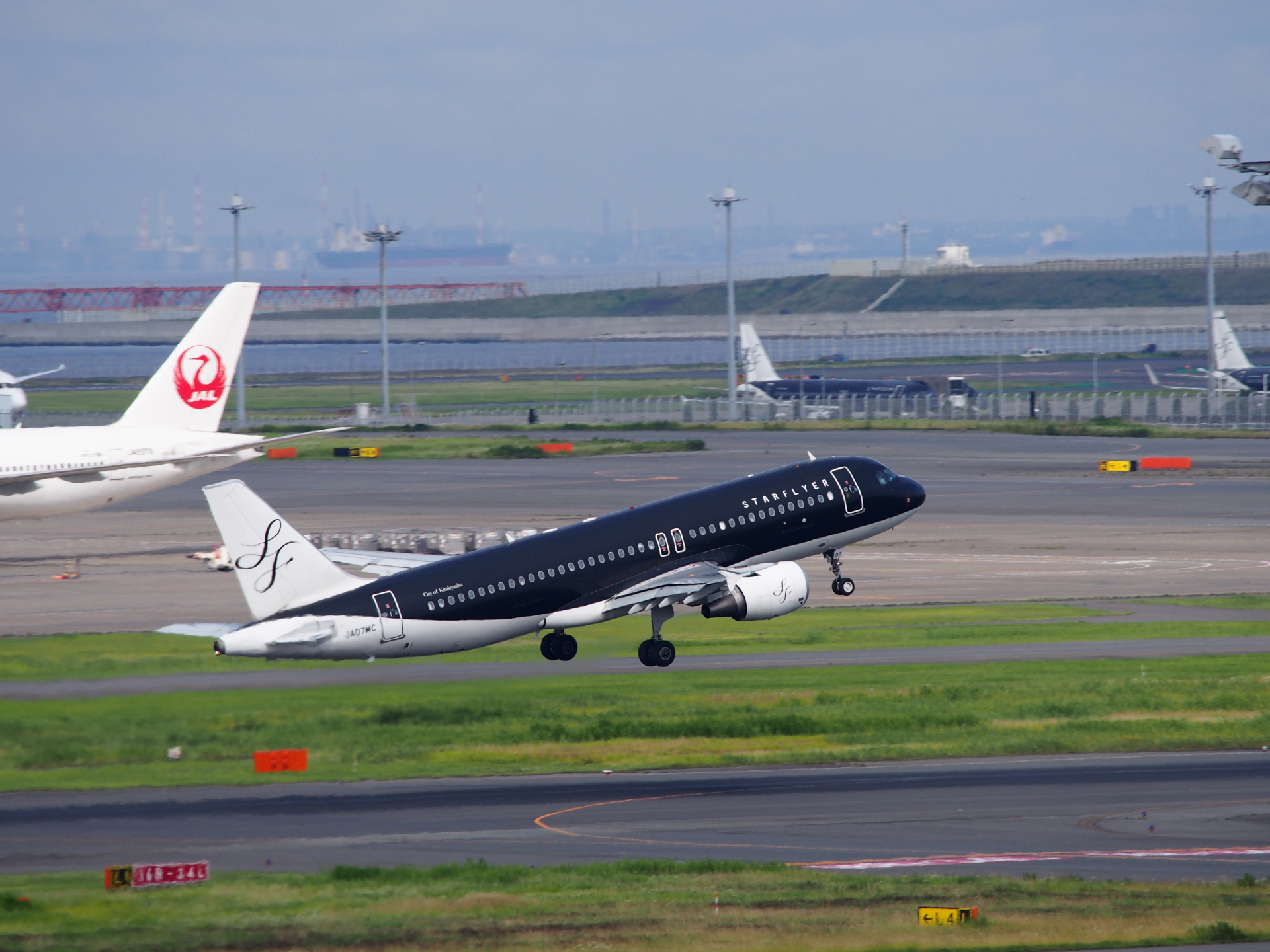 SFJ̾A320Ǥ