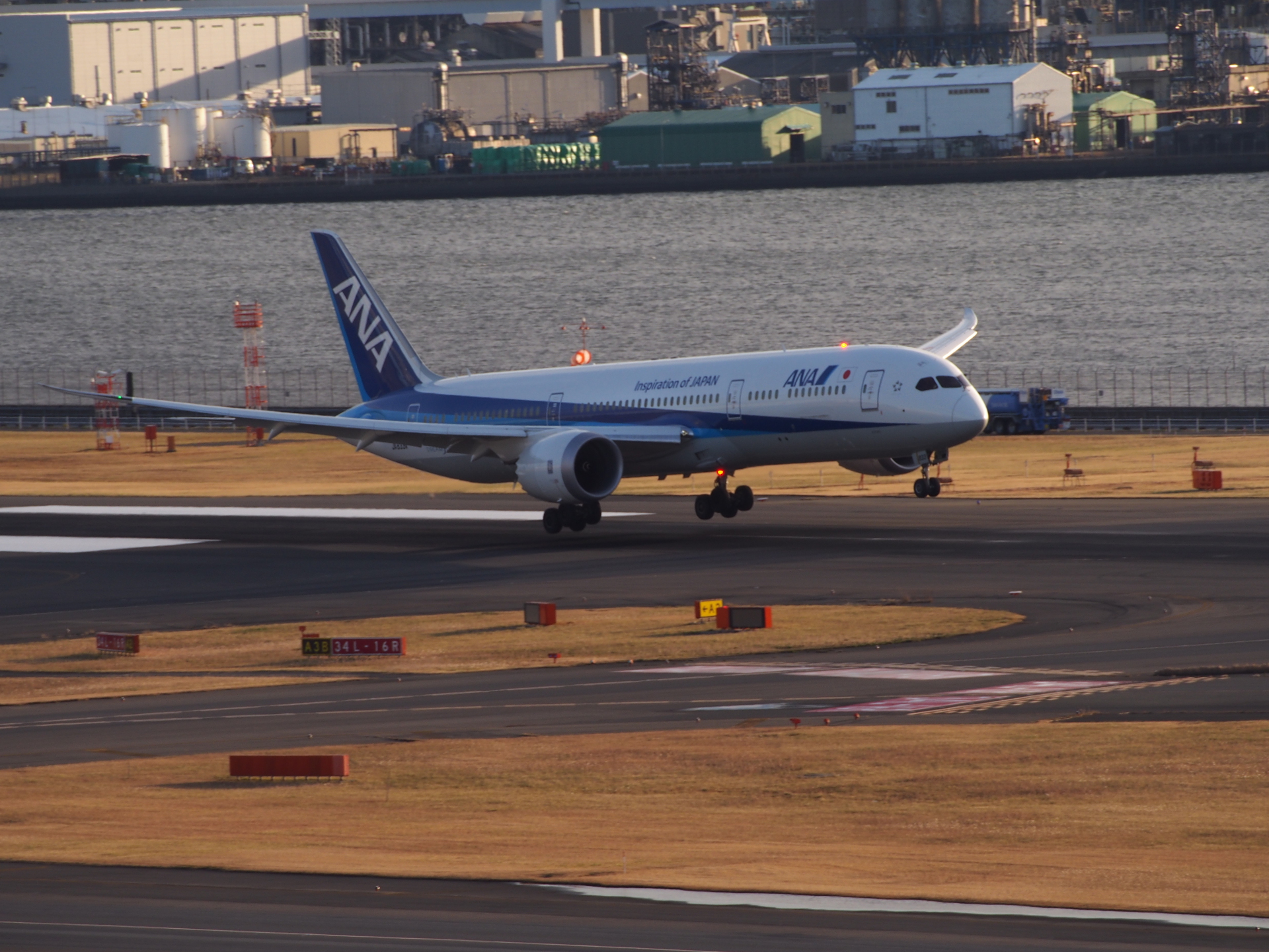 B787-9/JA833AǤ