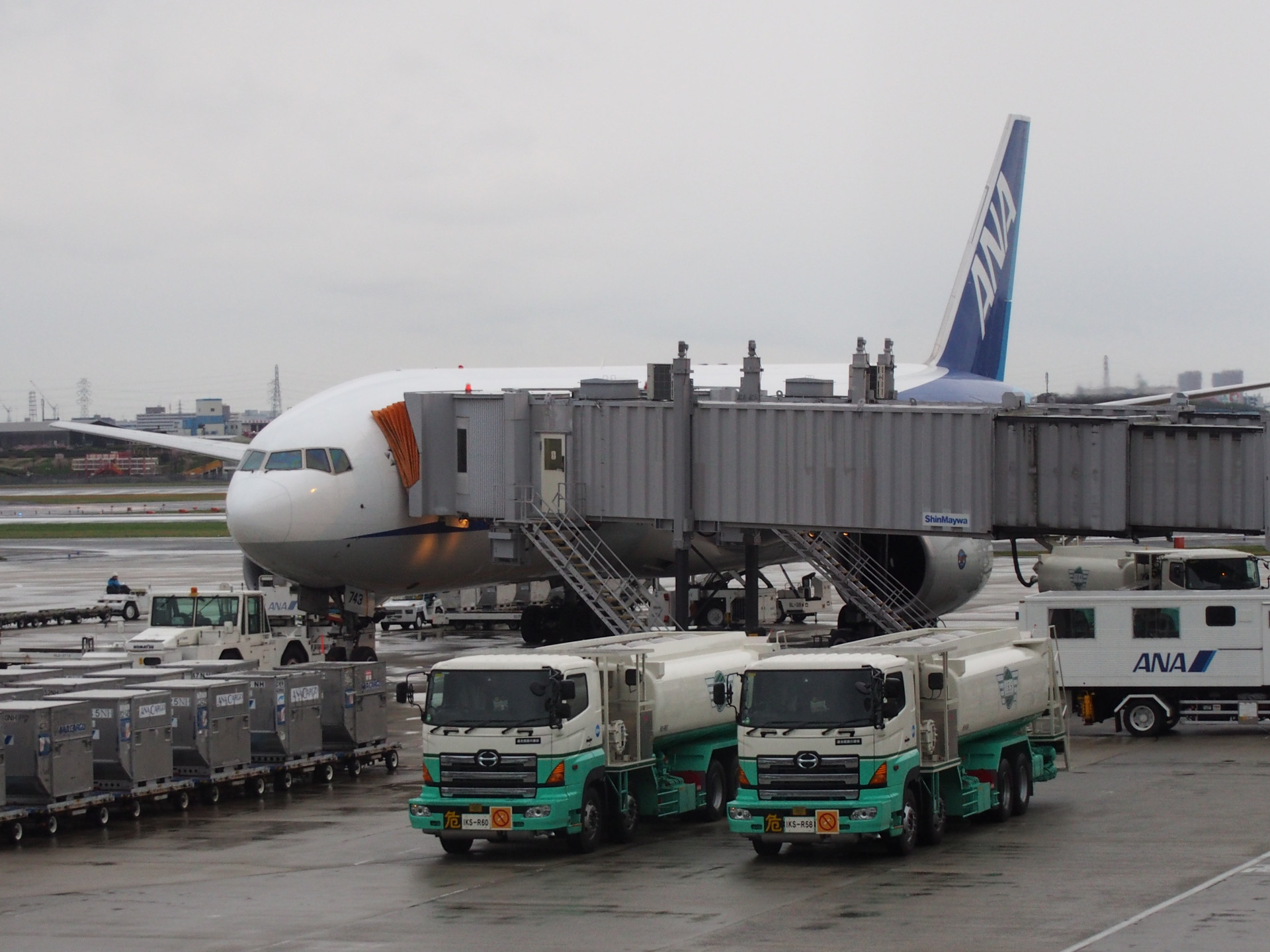 ANA986/JA743A/B777-281ERǤ