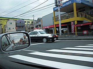 朝からパトカーが疾走です。(^o^;) 朝からパトカーが疾走です。(^o^;)