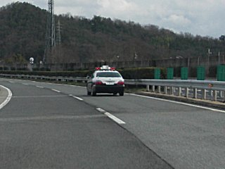 パトが忍び寄って来ました。(^o^;) パトが忍び寄って来ました。(^o^;)