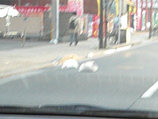昨日ホンダのディーラーが掃除していたここにもゴミが散乱していました。(^o^;) 昨日ホンダのディーラーが掃除していたここにもゴミが散乱していました。(^o^;)
