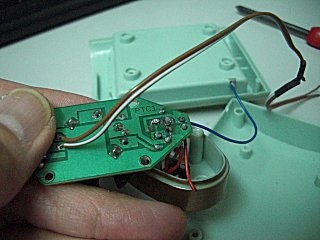 昇圧実験したら電源コードの入口で発煙しました。 昇圧実験したら電源コードの入口で発煙しました。