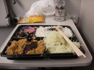 小田急のデパチカのタイムサービスで買った弁当を食しました。 小田急のデパチカのタイムサービスで買った弁当を食しました。