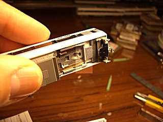 ピンセットを使って本来の位置に修正(^o^) ピンセットを使って本来の位置に修正(^o^)