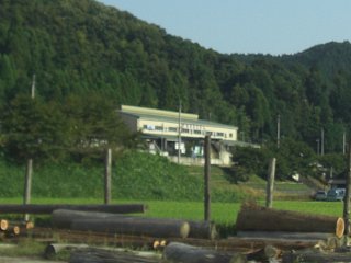 大原駅はホームだけの実に無味乾燥な建物です。(^o^;) 大原駅は実に無味乾燥な建物です。(^o^;)